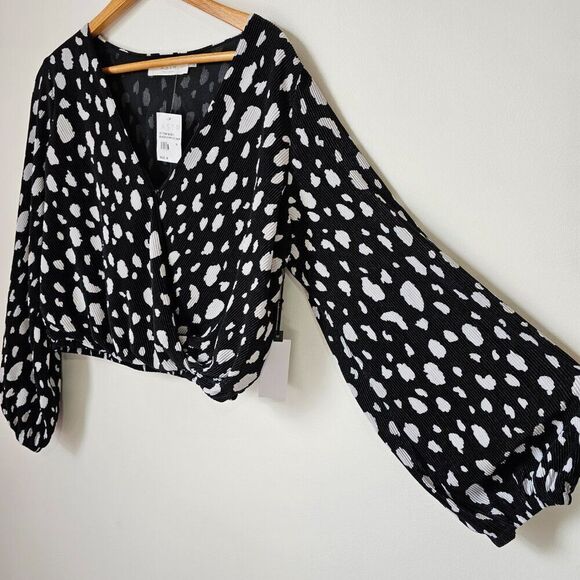 NWT ASTR BLACK WHITE DOTTED DEEP SURPLICE V NECK LONGSLEEVES TOP SIZE M - Picture 4 of 15